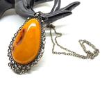 Collier pendentif vintage en ambre de la mer Baltique en
