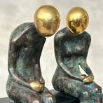 sculptuur, NO RESERVE PRICE - Sitting Couple on a Base, next