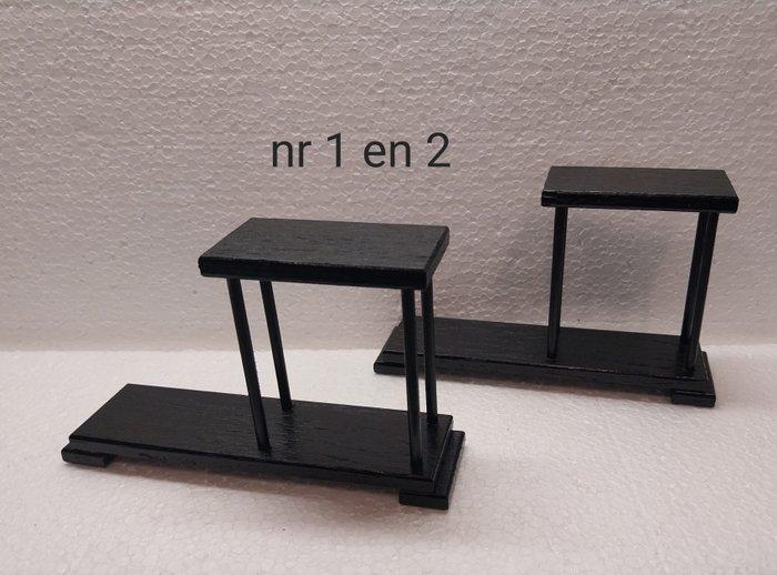 Standaard - 7 kleine houten displays , stands, Antiquités & Art, Curiosités & Brocante