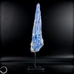 Adembenemende kyaniet op standaard – Uniek natuurkunstwerk-, Antiek en Kunst