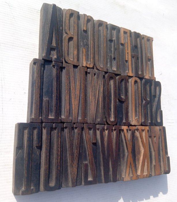 Drukblokken (26) - Italië - Volledig Engels alfabet, Antiek en Kunst, Antiek | Wandborden en Tegels