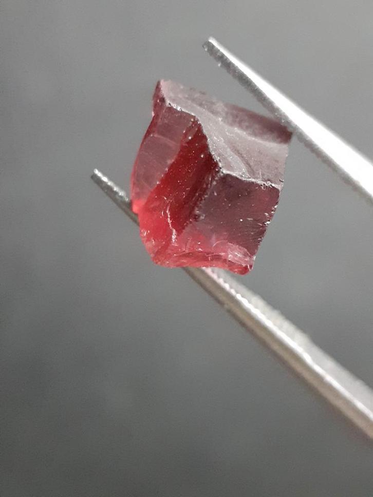 Natural Rhodolite Garnet - 3.254 ct - Rough Garnet for facet, Collections, Minéraux & Fossiles, Envoi