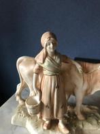 Royal Dux Porzellan-Manufaktur, attr. - Figure - Melkmeisje