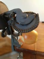 Éplucheur à pommes ancien GIASS – Fonte peinte bleu –, Antiek en Kunst