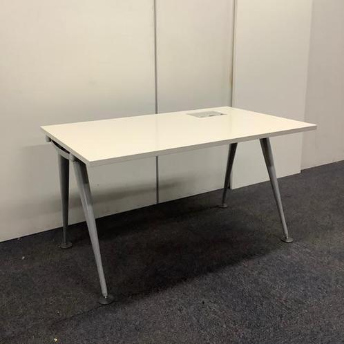 Tweedehands herman Miller design tafel / bureau met elektra, Huis en Inrichting, Tafelonderdelen, Gebruikt