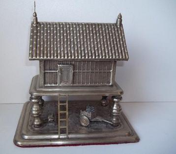 Unieke metalen zilverkleurige sieradendoos - Hoogte 21,5 cm