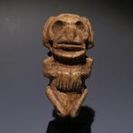 Taino, Caribisch gebied Been Schedelamulet. 6,5 cm hoog., Verzamelen