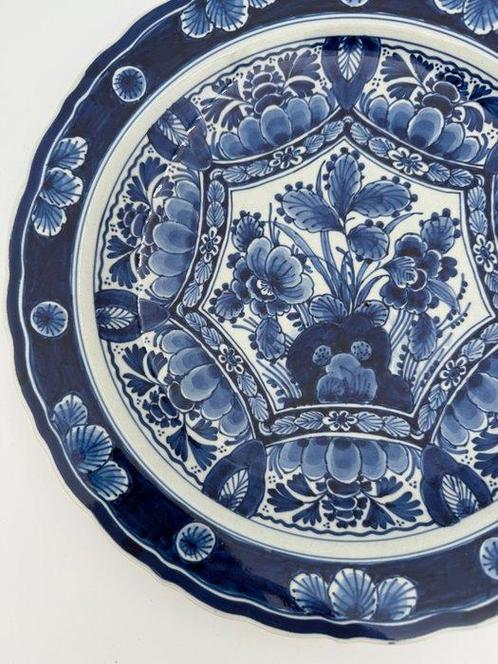 De Porceleyne Fles - A.P.H. Henneveld - Assiette - Faïence -, Antiek en Kunst, Antiek | Glaswerk en Kristal