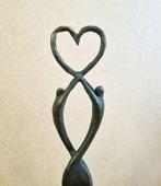 Beeld, Liefde - 26 cm - verbronsde tinlegerin
