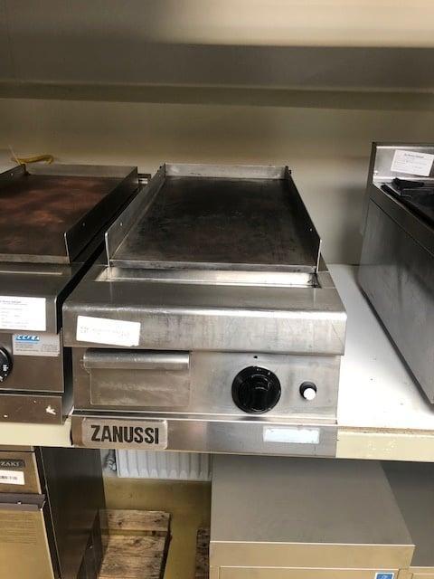 Zanussi Bakplaat 90-lijn op Aardgas (glad), Zakelijke goederen, Horeca | Keukenapparatuur, Ophalen of Verzenden