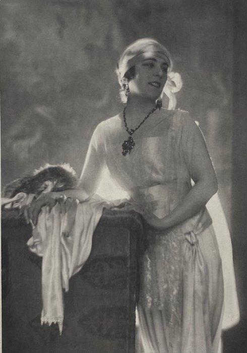 Baron Adolphe de Meyer - Lucrezia Bori. 1922., Antiek en Kunst, Kunst | Schilderijen | Modern
