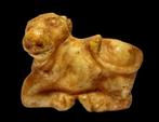 Mesopotamisch Albast beeldhouwwerk - zittende kalf - Uruk, Verzamelen