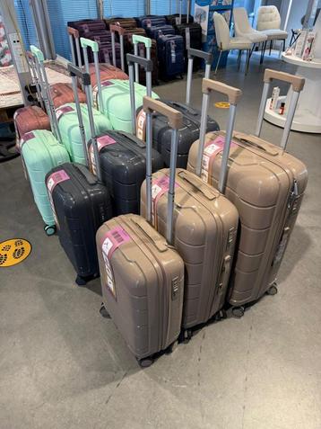 NIEUW Reiskoffers 3 stuks S M L Verschillende kleuren!! beschikbaar voor biedingen