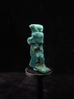 Oud-Egyptisch Faience amulet van Godin Isis die Horus