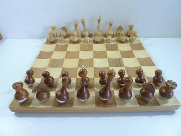Jeu d’échecs échiquier Umbra Wobble chess set - Schaakspel -