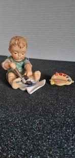 Goebel - Beeldje - Unieke Hummel Nr 2201 in originele doos., Antiek en Kunst