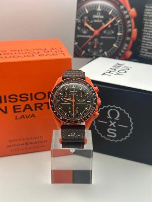Omega x Swatch - Moonswatch - Mission on Earth (Lava) - Sans, Handtassen en Accessoires, Horloges | Heren