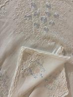 Tafelkleed (13) - 260 cm - 160 cm - Handborduurwerk