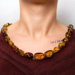Collier dambre couleur miel : nature et histoire ancienne.
