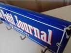 Emaille bord met kapstokhaken Le Petit Journal en vente