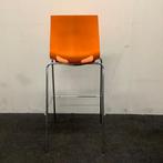 Tweedehands barkruk zithoogte 77 cm, oranje - chroom, Huis en Inrichting, Barkrukken, Gebruikt