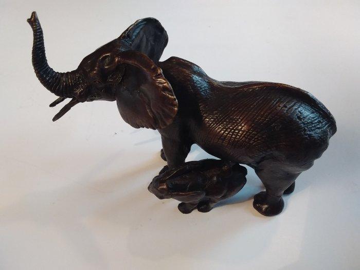 Statue, Elephant and her baby - 15 cm - Bronze peint à froid, Antiek en Kunst, Curiosa en Brocante