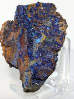 Un spécimen incroyable dazurite avec des cristaux