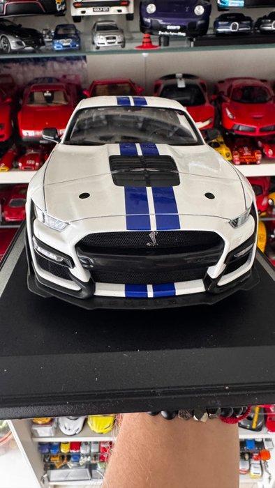 Maisto 1:18 - Modelauto - Ford Mustang Shelby GT500 -, Hobby en Vrije tijd, Modelauto's | 1:5 tot 1:12