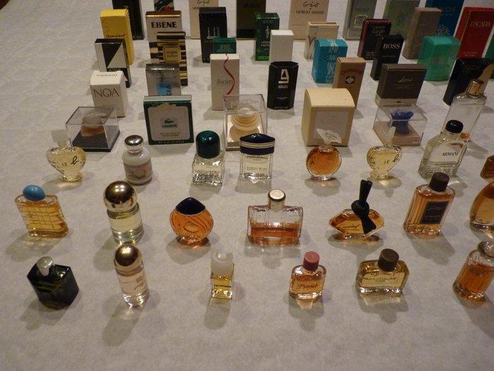 Themacollectie - 76 mooie parfumminiaturen, waarvan 37 met, Antiek en Kunst, Antiek | Speelgoed