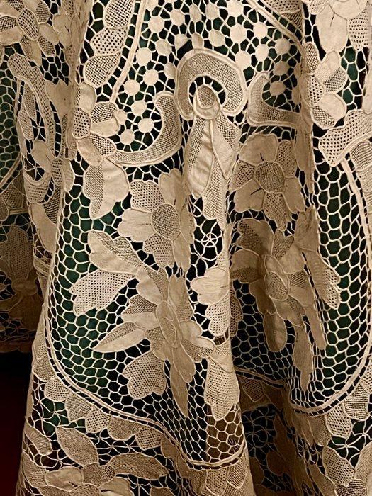 Magnifieke Burano kantmantel, prachtig handwerk. -, Antiek en Kunst, Antiek | Meubels | Stoelen en Sofa's