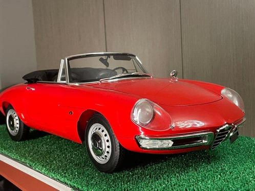 Hachette 1:8 - Modelauto - ALFA ROMEO SPIDER DUETTO, Hobby en Vrije tijd, Modelauto's | 1:5 tot 1:12