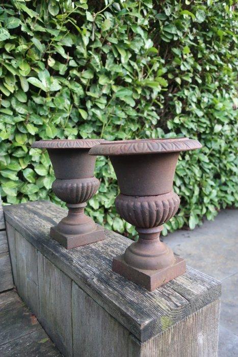 Jardinière (2) - Gietijzer, Antiek en Kunst, Curiosa en Brocante