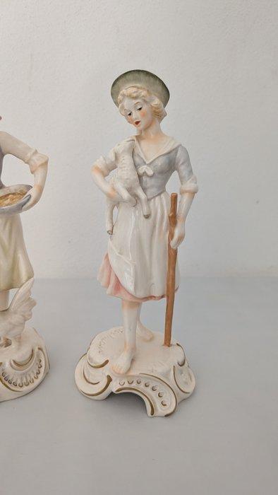 Goebel - Beeldje - Pastorella e contadina (2) - Porselein, Antiquités & Art, Antiquités | Verre & Cristal