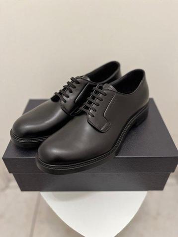 Prada - Veterschoenen - Maat: US 9