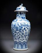 A LARGE ANTIQUE CHINESE BLUE & WHITE DRAGON VASE WITH, Antiek en Kunst