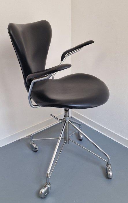 Fritz Hansen - Arne Jacobsen - Chaise de bureau - Model 3217, Antiek en Kunst, Antiek | Meubels | Stoelen en Sofa's
