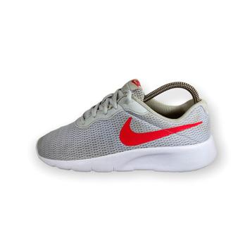 Somber Higgins Dertig ② Nike Tanjun - Maat 38.5 — Chaussures — 2ememain