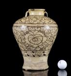 Een grote, vroege Chinese Cizhou beschilderde Lotus, Antiek en Kunst