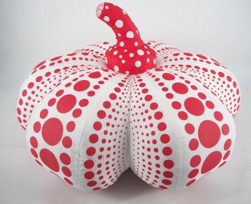 Yayoi Kusama (1929) - Dots Obsession (Pumpkin red - Big), Antiquités & Art, Antiquités | Autres Antiquités