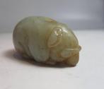 A jade figure of an Recumbent Elephant - MING - hardsteen, Antiek en Kunst