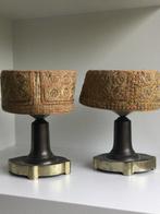 Twee authentieke handvervaardigde hoofddeksels - Goud, Zijde, Antiek en Kunst