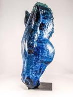 Salvatore Alibrio - Drinking horse - Persian blue, Antiek en Kunst