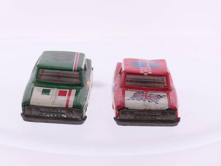 2 blikken racewagens, England nr. 18 en Italië nr. 8 #3699, Hobby en Vrije tijd, Modelauto's | Overige schalen, Overige typen