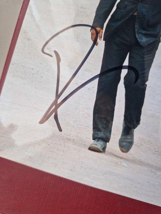 James Bond - Daniel Craig Olga Kurylenko Hand Signed., Verzamelen, Film en Tv