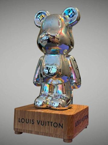 AmsterdamArts - Louis Vuitton inspired fireworks bear light