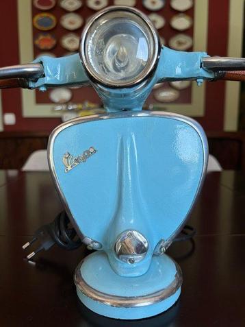 Vespa - Lampe de table - Pièce de décoration unique et