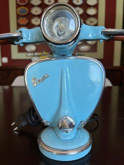 Vespa - Lampe de table - Pièce de décoration unique et, Antiek en Kunst, Curiosa en Brocante