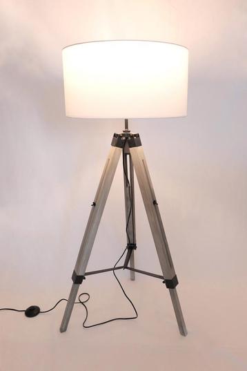 MaxxHome Vloerlamp Elly - Leeslamp - Driepoot - Hout -145 cm beschikbaar voor biedingen