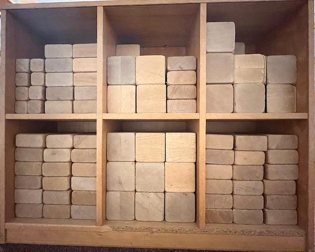 Haagse set in Educo kast met 133 houten blokken, Boeken, Schoolboeken, Verzenden