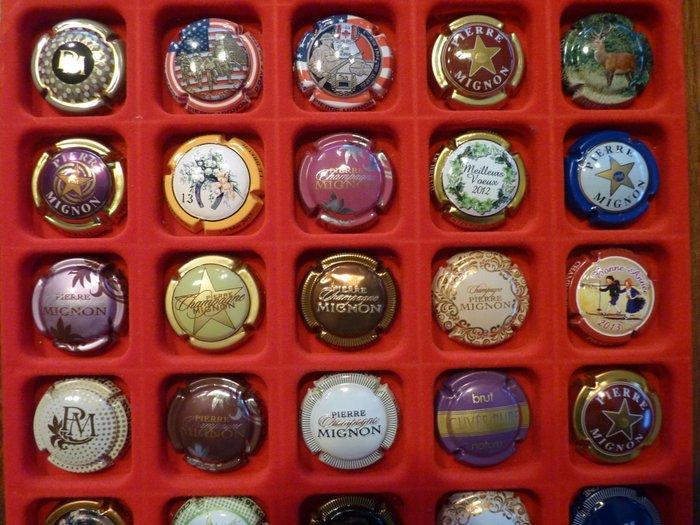 Themacollectie - 40 capsules van champagne Pierre Mignon met, Antiquités & Art, Antiquités | Jouets